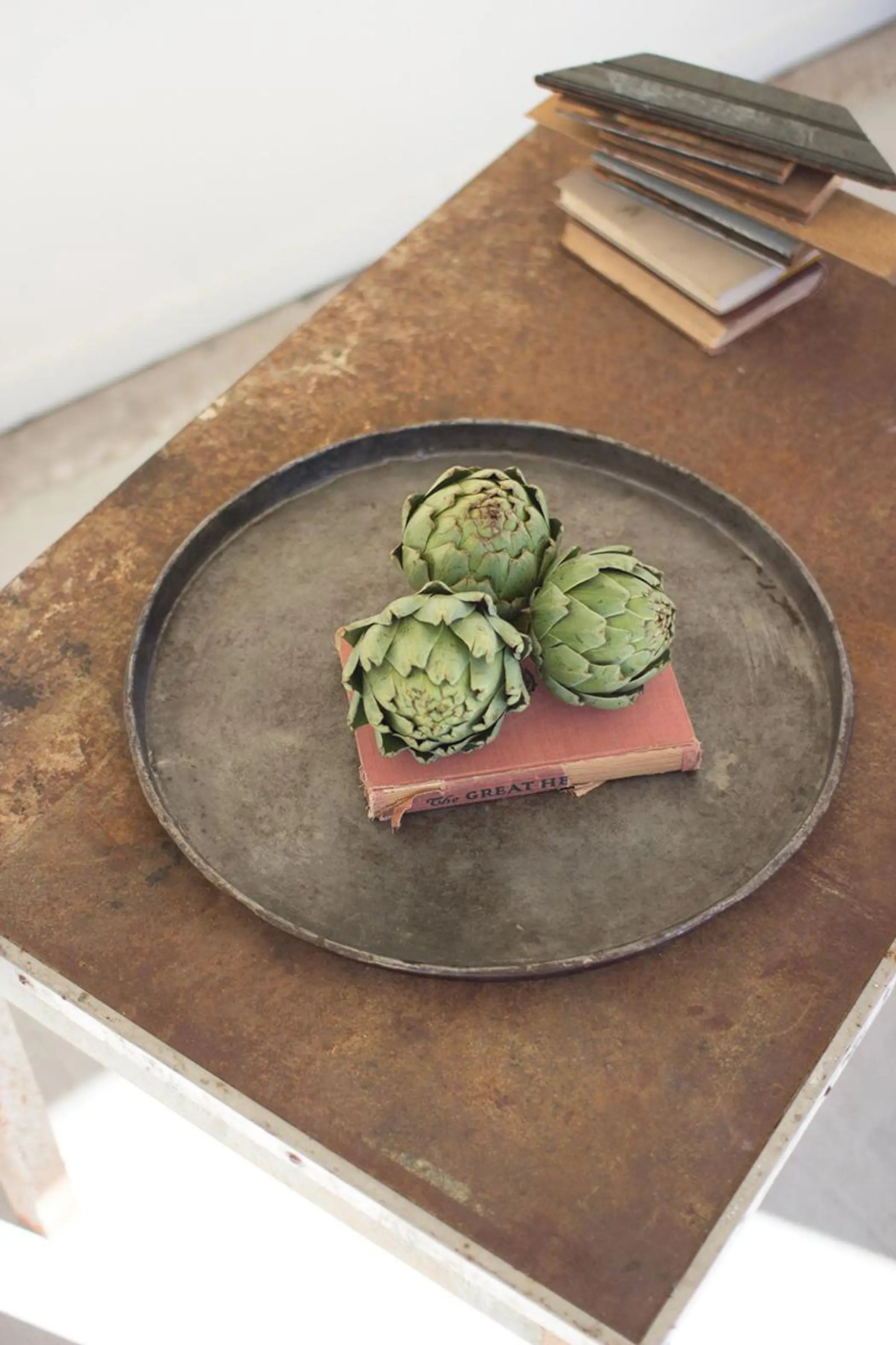 ROUND RUSTIC REPURPOSED GALVANIZED TRAY Kalalou