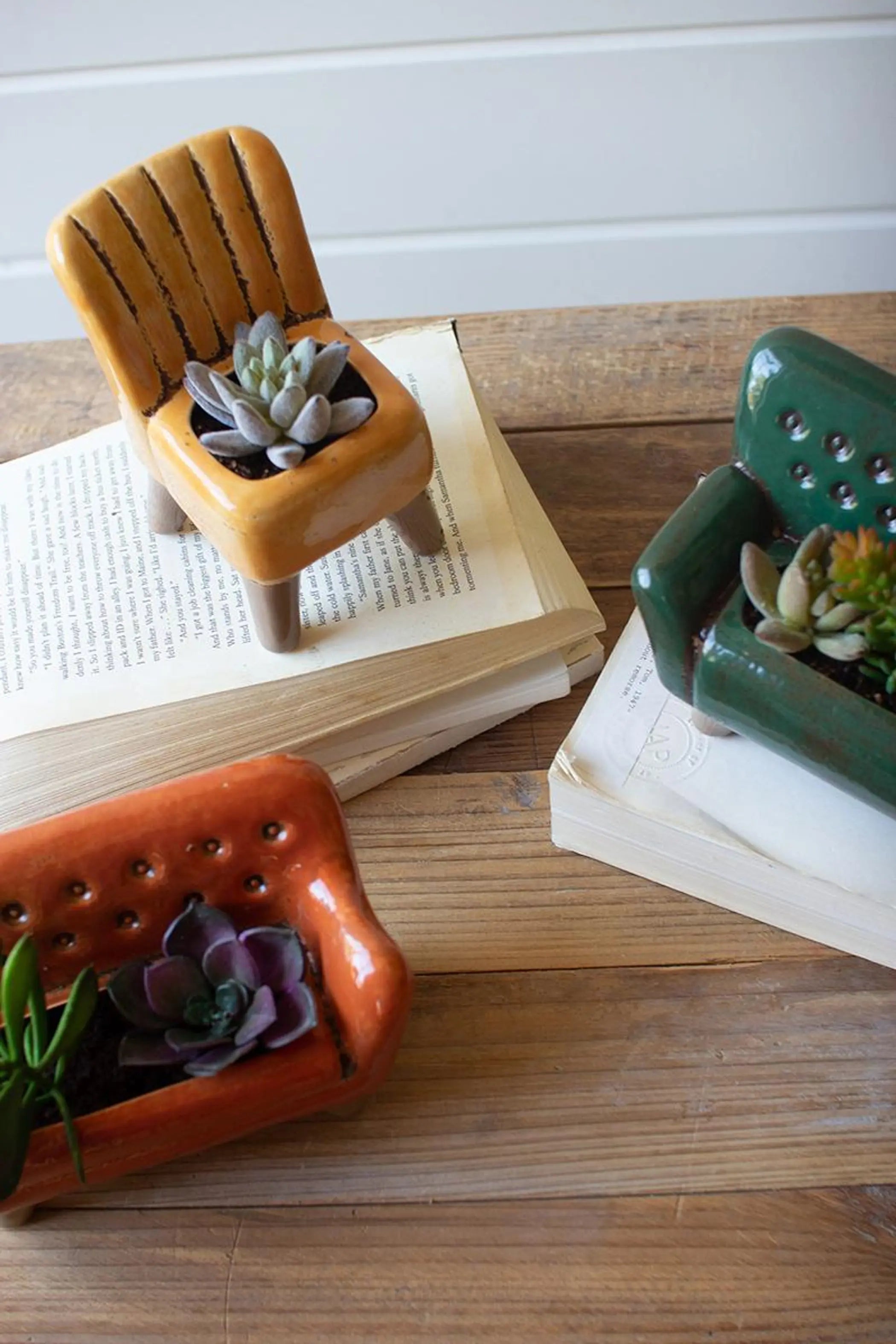 SET OF THREE CERAMIC SOFA AND CHAIR PLANTERS Kalalou