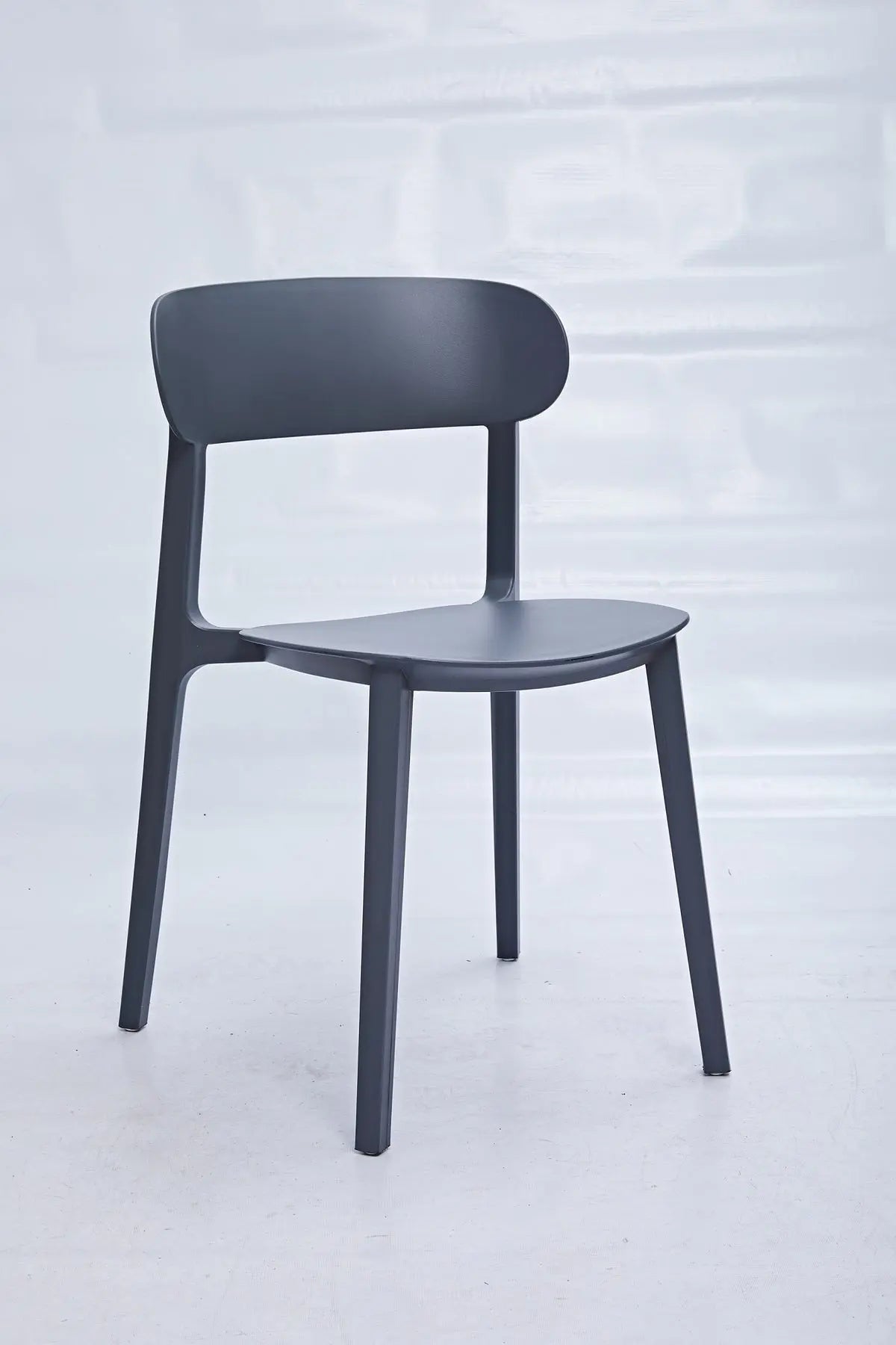 Set of Four Gray Heavy Duty Plastic Dining Side Chairs Homeroots Kitchen & Dining