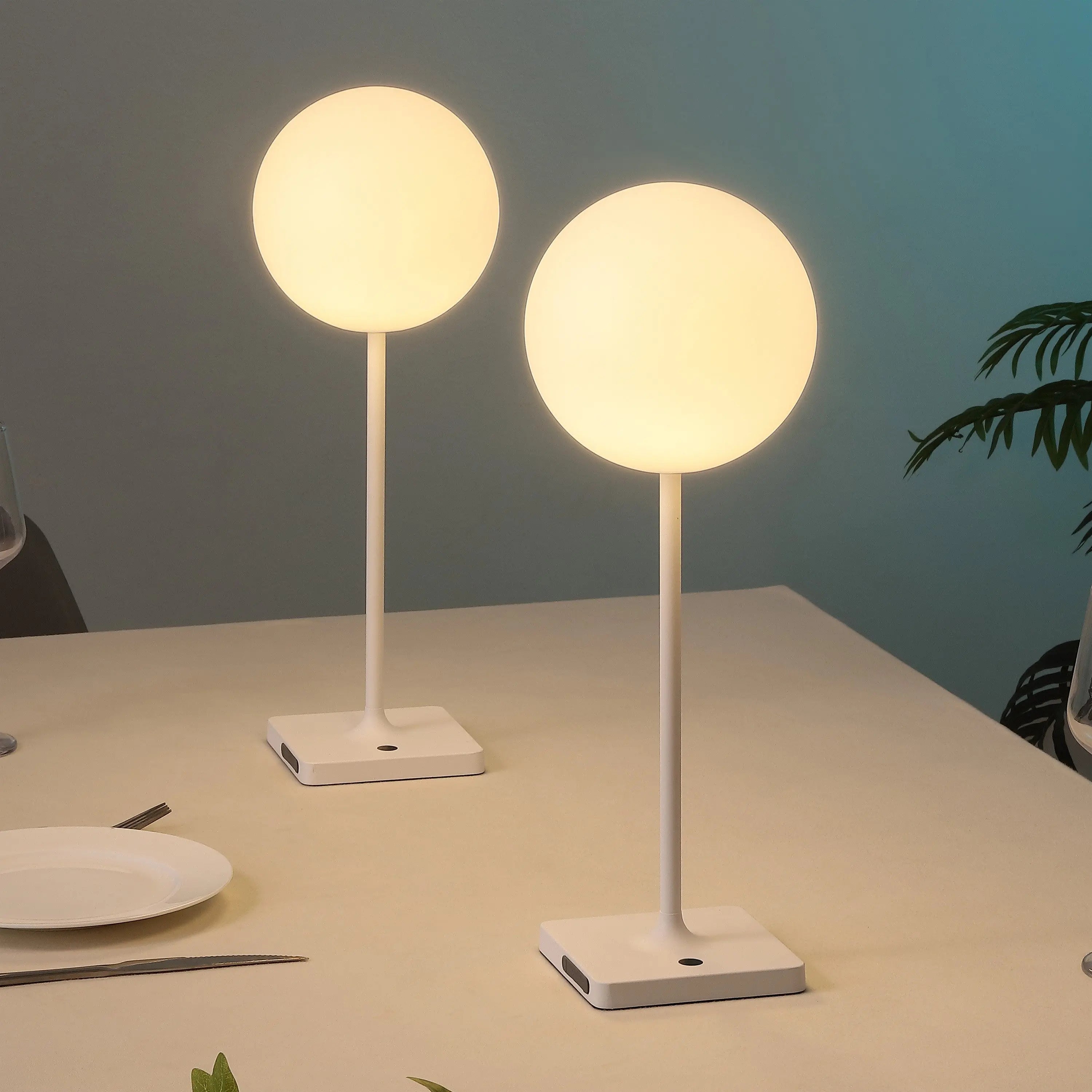 Set of Two 18" White USB Table Lamps LED Homeroots Lighting