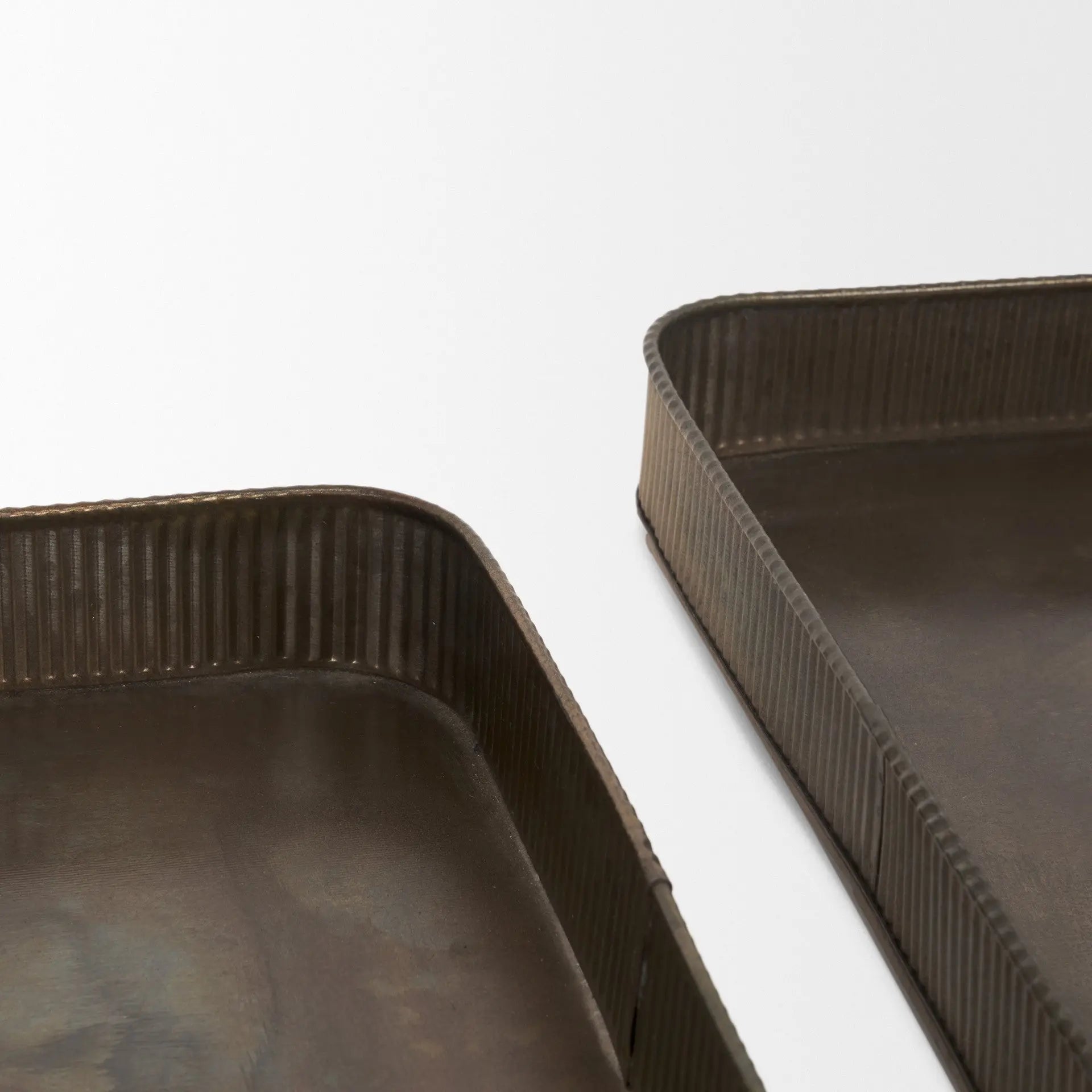 Set of Two Antiqued Brass Metal Handmade Serving Tray Homeroots Kitchen & Dining