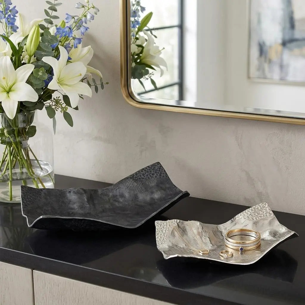 Set of Two Black And Silver Aluminum Abstract Vanity Trays Homeroots Kitchen & Dining