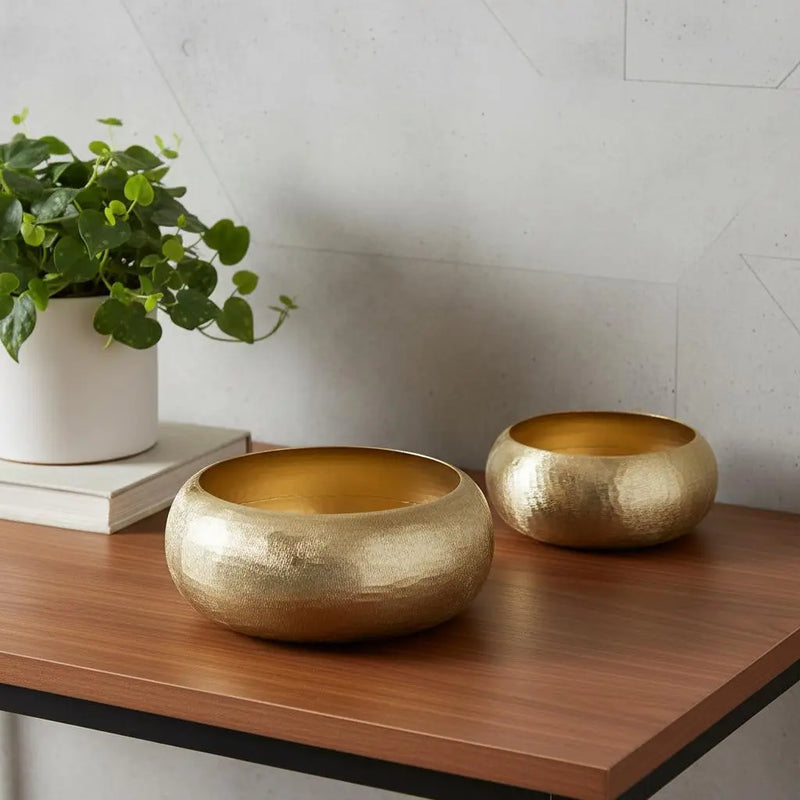 Set of Two Gold Aluminum Hammered Round Centerpiece Bowls Homeroots Kitchen & Dining