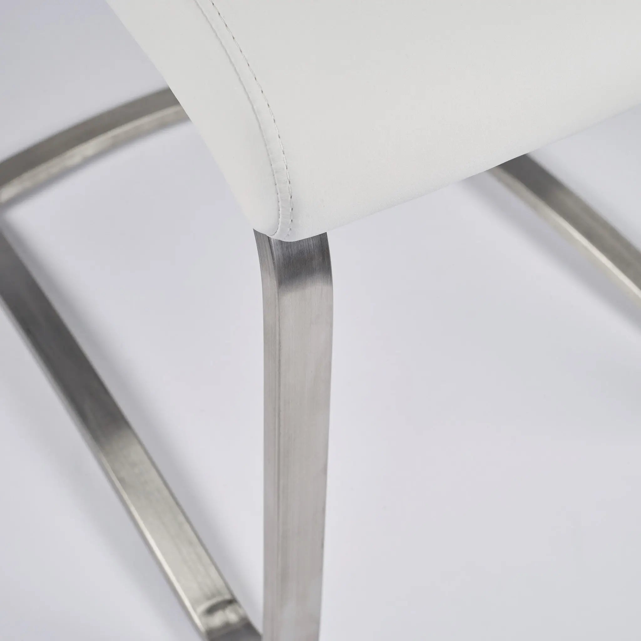 Set of Two White and Silver Upholstered Leather Dining Side Chairs Homeroots Kitchen & Dining