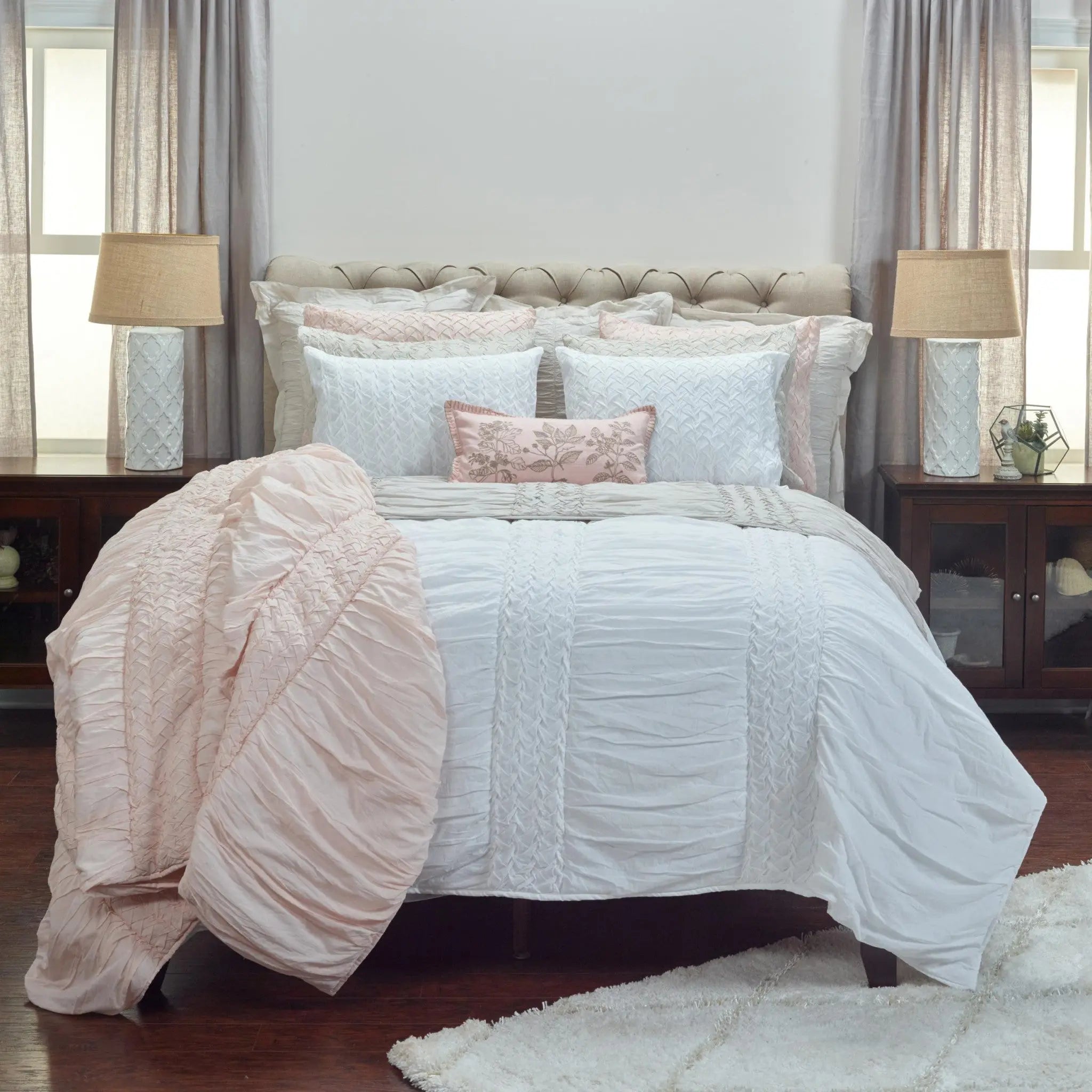White Geometric Queen Quilt - GreatEagleInc