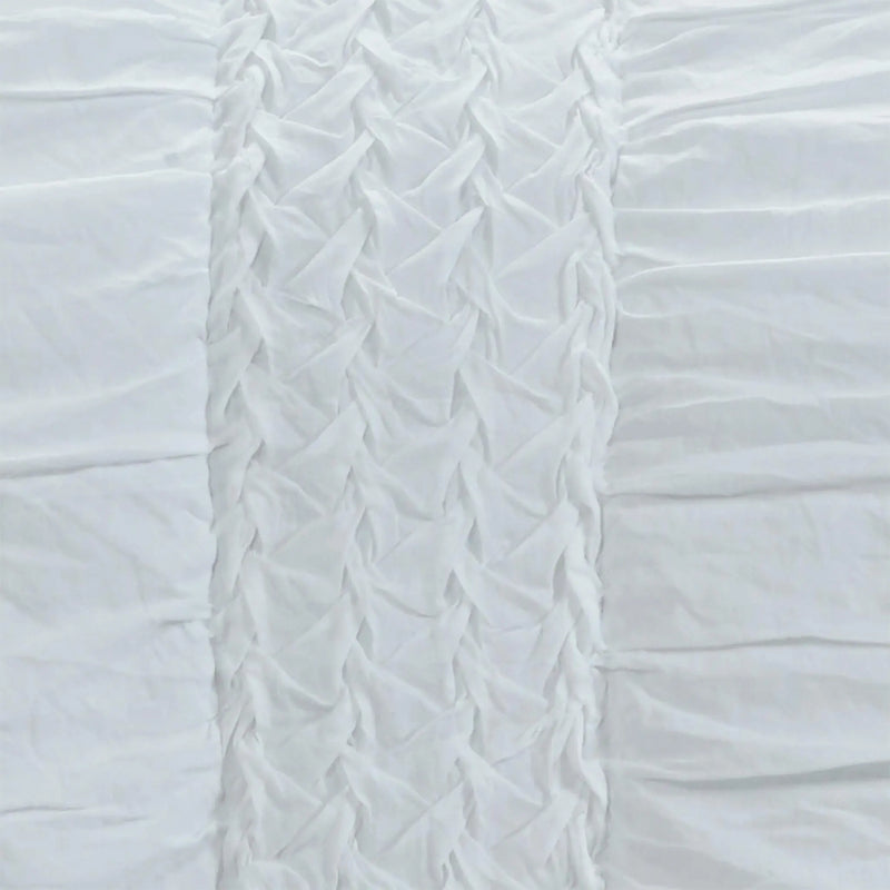 White Geometric Twin Quilt Homeroots Bed & Bath