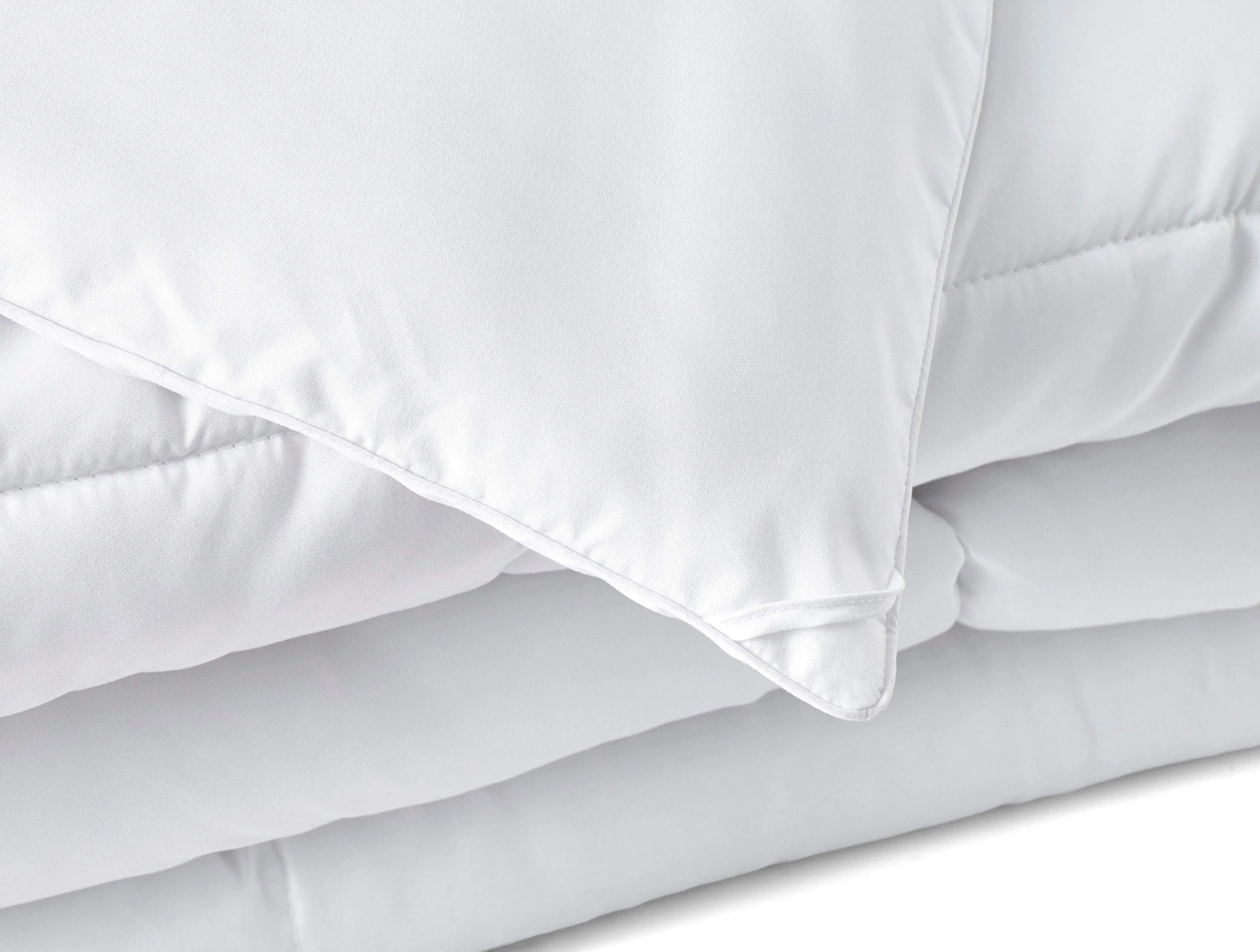 White Queen Microfiber Washable Microfiber Down Alternative Comforter - GreatEagleInc