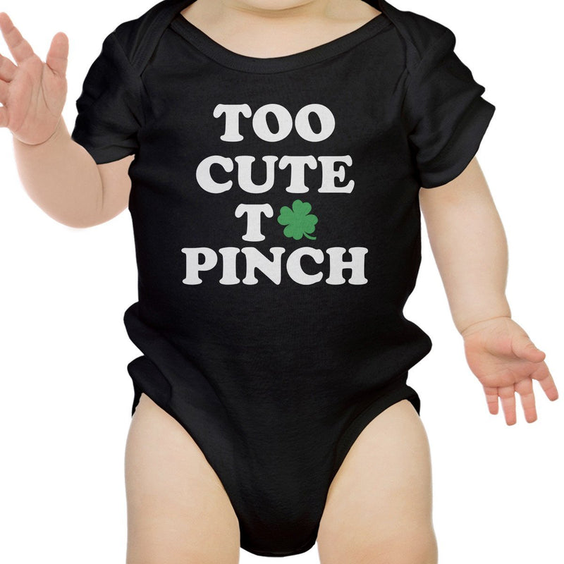 Too Cute To Pinch Süßer Baby-Body für lustige Geschenke zum St. Patricks Day